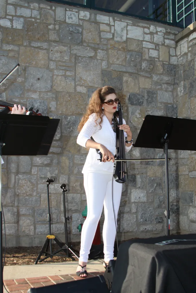 Cecilia performing with Electria